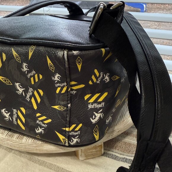 LOUNGEFLY HARRY POTTER HUFFLEPUFF BADGER 13" BACKPACK BLACK YELLOW DISNEY SCHOOL - Picture 8 of 14